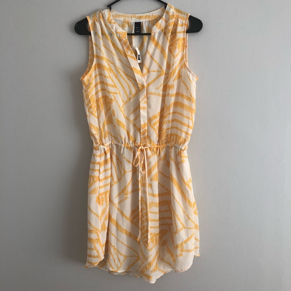 NWT Yellow/orange and white gap shift dress medium
